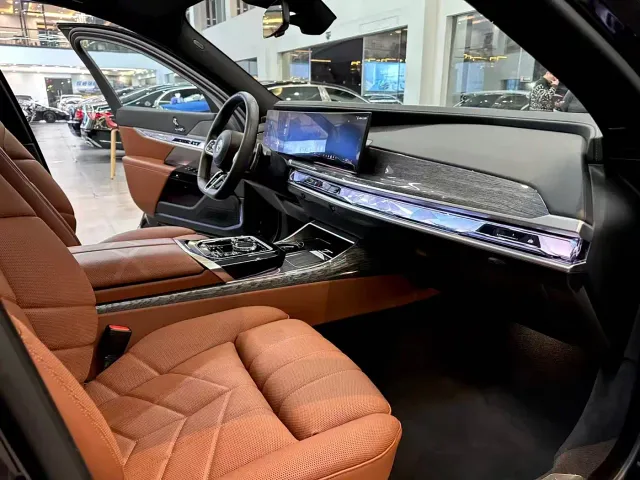 BMW 7 Series — Фото автомобиля 9