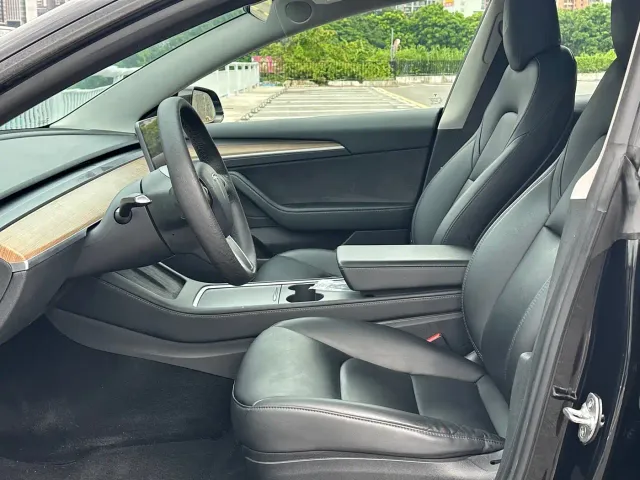 Tesla Model 3 — Фото автомобиля 6