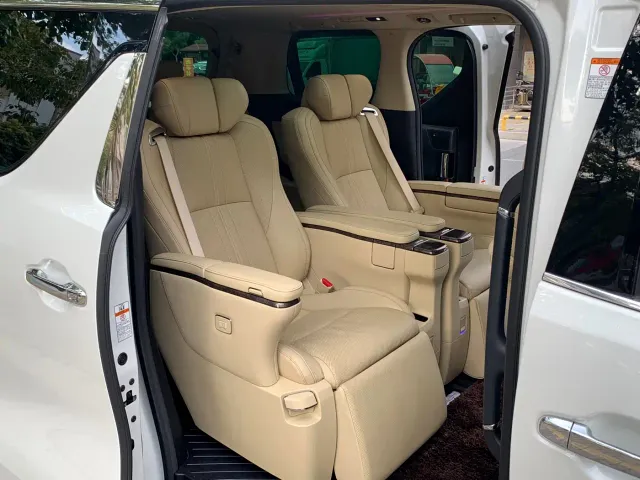 Toyota Alphard — Фото автомобиля 9