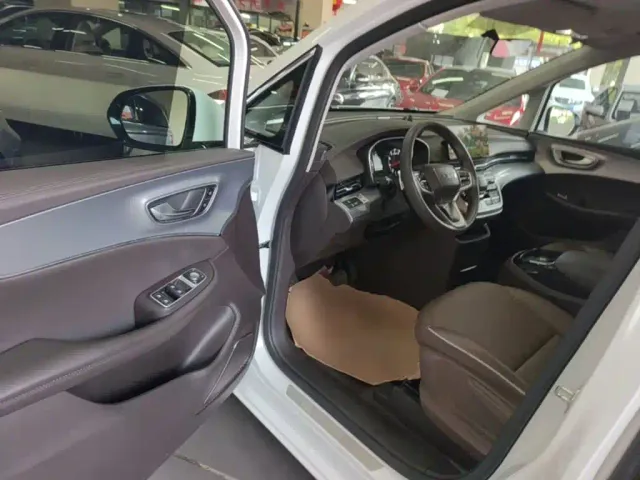 Roewe iMAX8 — Фото автомобиля 15