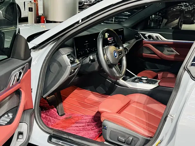 BMW i4 — Фото автомобиля 4