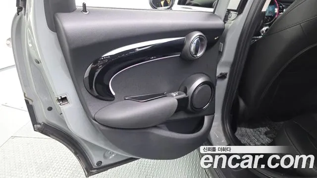 Mini Cooper Cooper 5 дверей Classic — Фото автомобиля 26