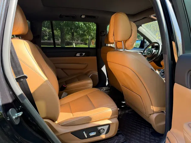 Li Auto ONE — Фото автомобиля 9