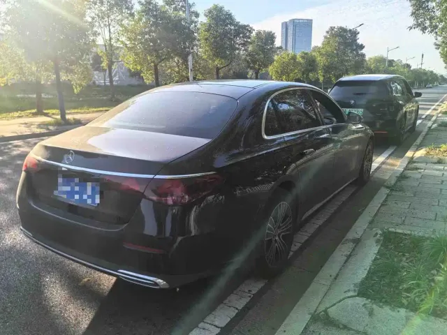 Mercedes-Benz E-Class — Фото автомобиля 4