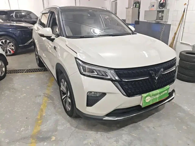 Wuling Asta — Фото автомобиля 3