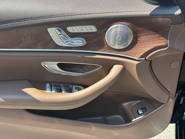 Mercedes-Benz E-Class — Фото автомобиля 16