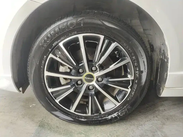 Roewe i5 — Фото автомобиля 22