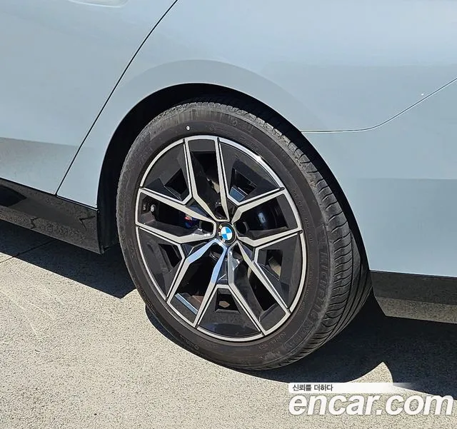 BMW 5 Series G60 — Фото автомобиля 5