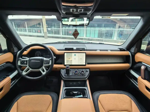 Land Rover Defender — Фото автомобиля 4
