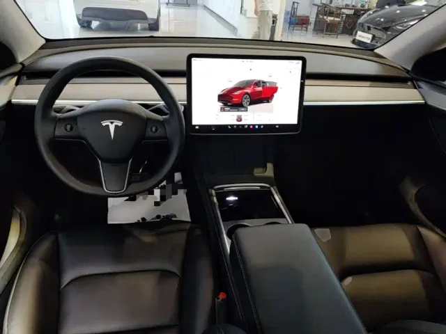 Tesla Model Y — Фото автомобиля 9