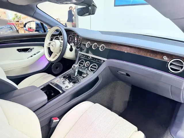 Bentley Continental — Фото автомобиля 12