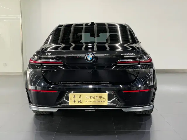 BMW i7 — Фото автомобиля 17