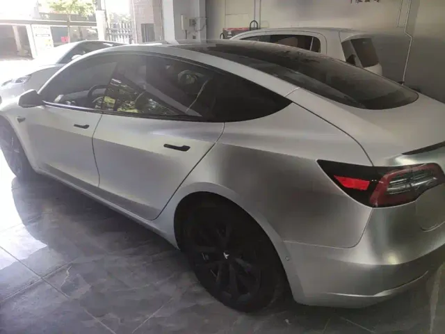 Tesla Model 3 — Фото автомобиля 4