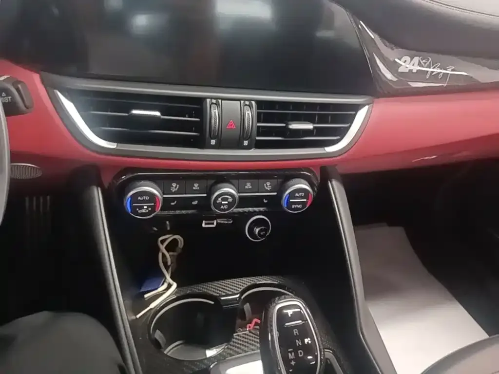 Alfa Romeo Giulia 2021 2.0T 280HP Veloce Ti Racing Edition — Фото автомобиля 12