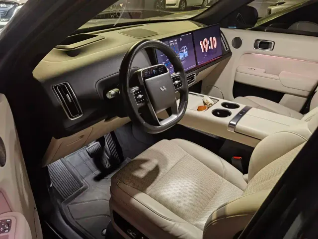 Li Auto L8 — Фото автомобиля 3