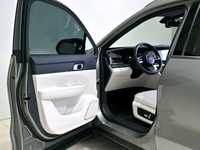Li Auto ONE — Фото автомобиля 8