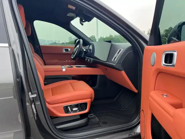 Li Auto L8 — Фото автомобиля 12