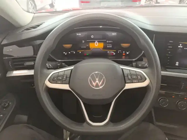 Volkswagen Passat — Фото автомобиля 10