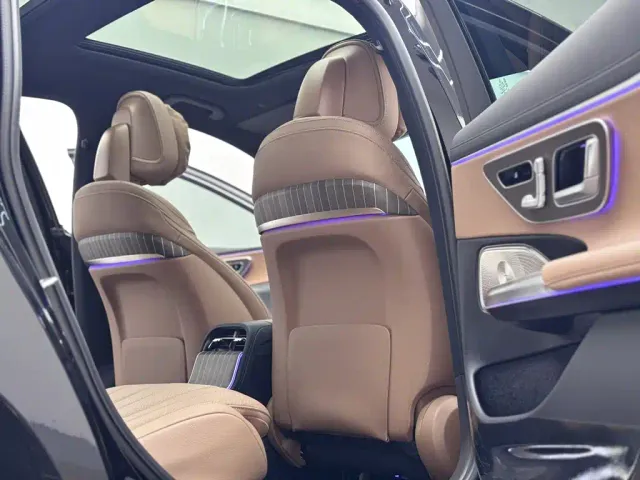 Mercedes-Benz E-Class — Фото автомобиля 23