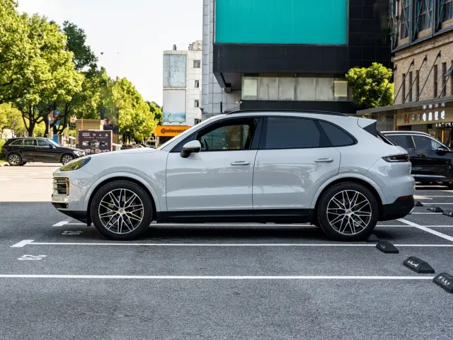 Porsche Cayenne — Фото автомобиля 4