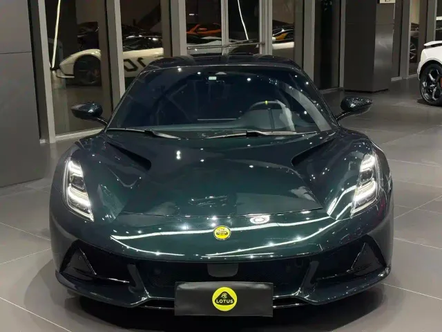 Lotus Emira — Фото автомобиля 2