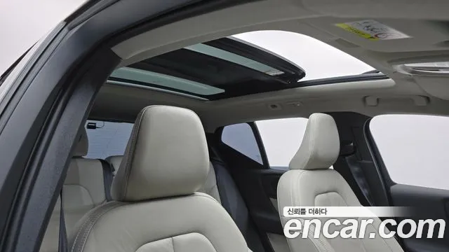 Volvo XC40 — Фото автомобиля 18