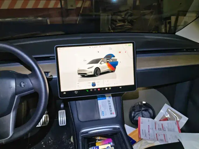 Tesla Model Y — Фото автомобиля 13