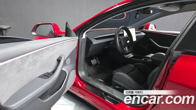 Tesla Model 3 — Фото автомобиля 10