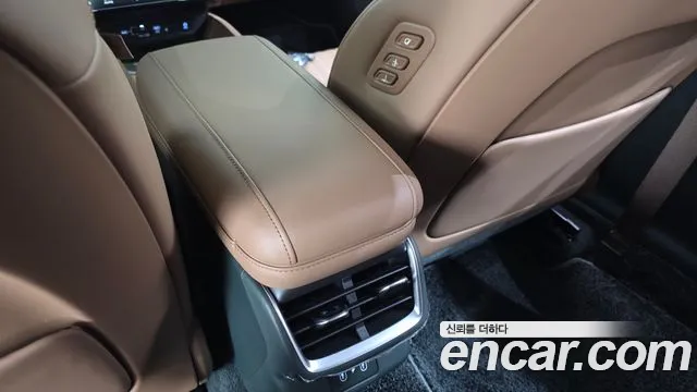 Hyundai Grandeur Grandeur (GN7) 2.5 Бензин 2WD — Фото автомобиля 27