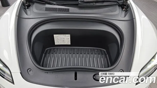 Tesla Model 3 — Фото автомобиля 6