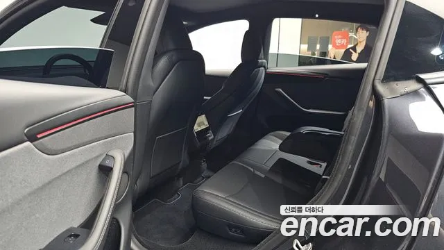 Tesla Model Y — Фото автомобиля 10