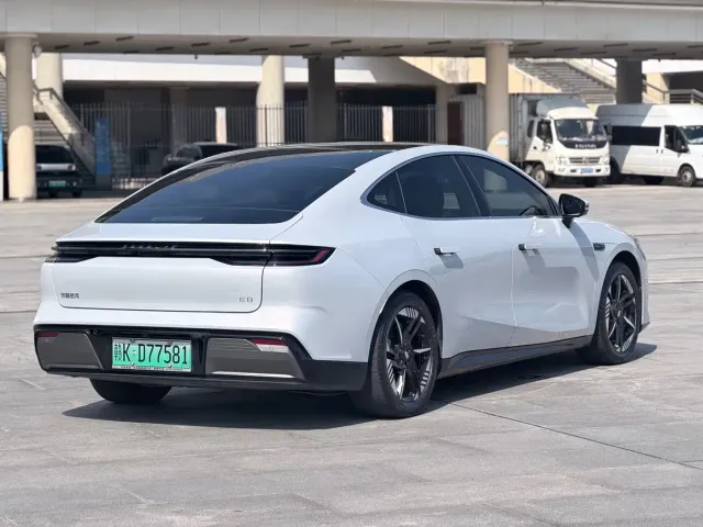 Geely Galaxy E8 — Фото автомобиля 6