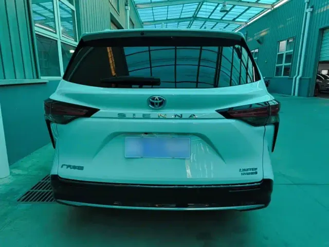 Toyota Sienna — Фото автомобиля 5