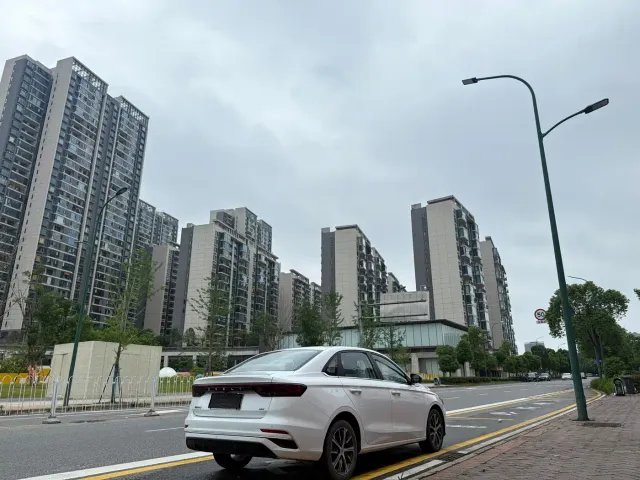 Geely Emgrand — Фото автомобиля 9