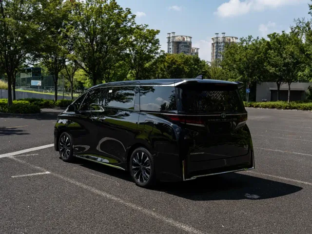 Toyota Vellfire — Фото автомобиля 16