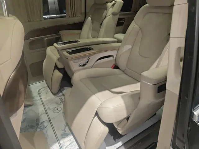 Mercedes-Benz V-Class — Фото автомобиля 12