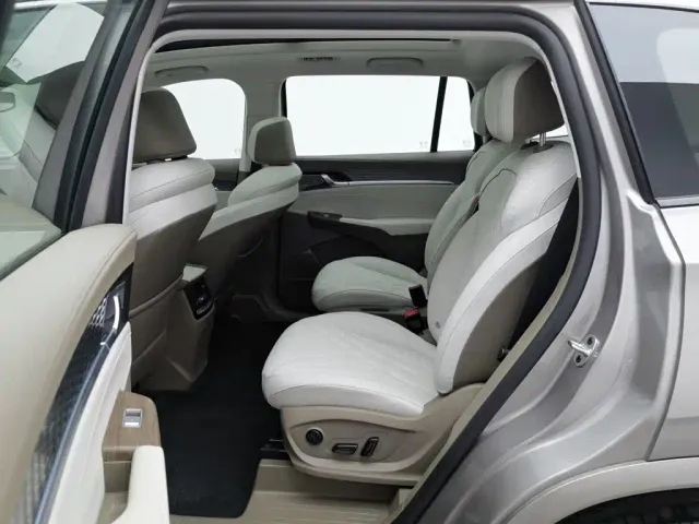 Roewe RX9 — Фото автомобиля 15