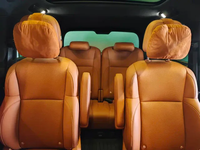 Li Auto L8 — Фото автомобиля 11