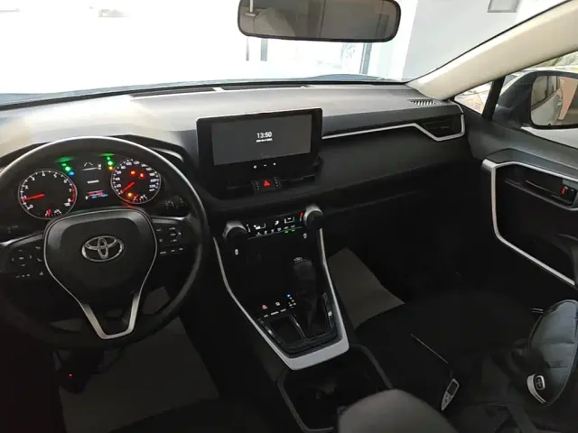 Toyota RAV4 — Фото автомобиля 12