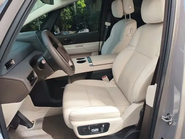 Li Auto MEGA — Фото автомобиля 14
