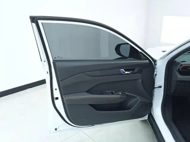 Dongfeng Yixuan — Фото автомобиля 7