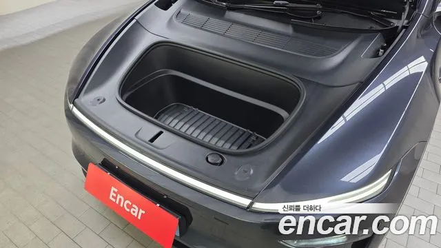 Tesla Model Y — Фото автомобиля 9