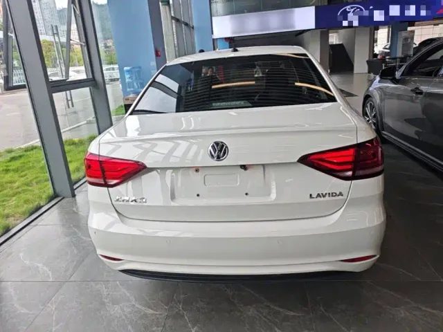 Volkswagen Lavida — Фото автомобиля 5
