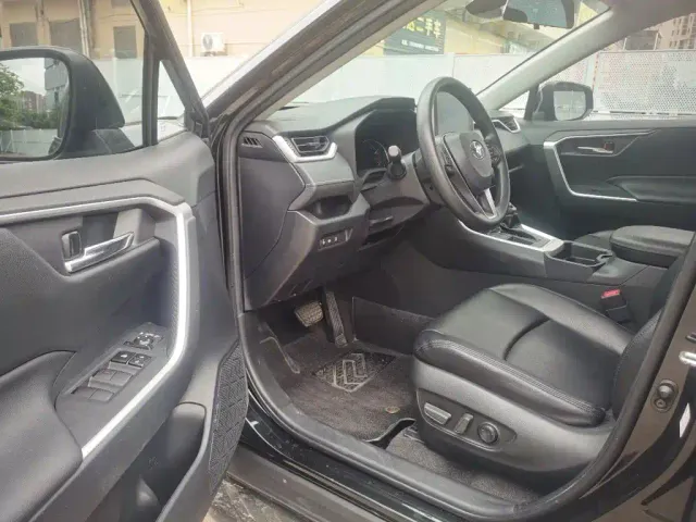 Toyota RAV4 — Фото автомобиля 5