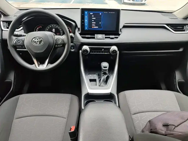 Toyota RAV4 — Фото автомобиля 9