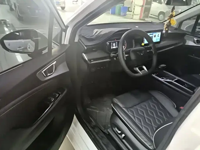 Wuling Jiachen — Фото автомобиля 15
