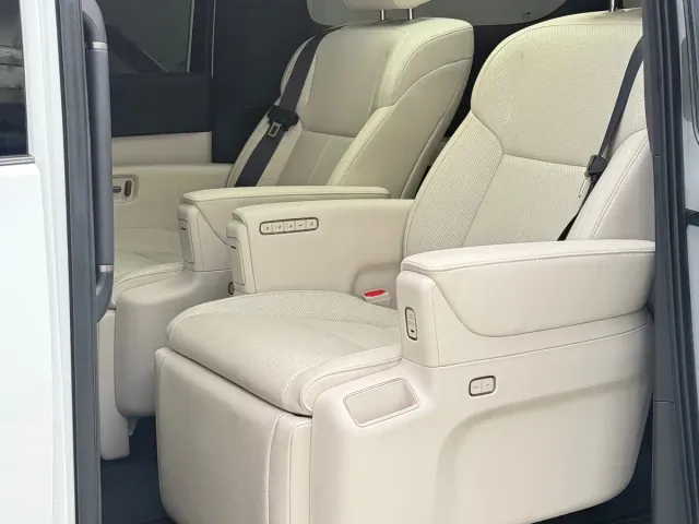 Li Auto MEGA — Фото автомобиля 7