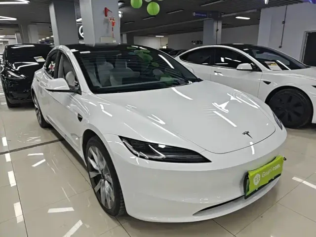 Tesla Model 3 — Фото автомобиля 3