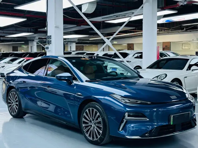 Geely Galaxy Xingyao 8 — Фото автомобиля 3