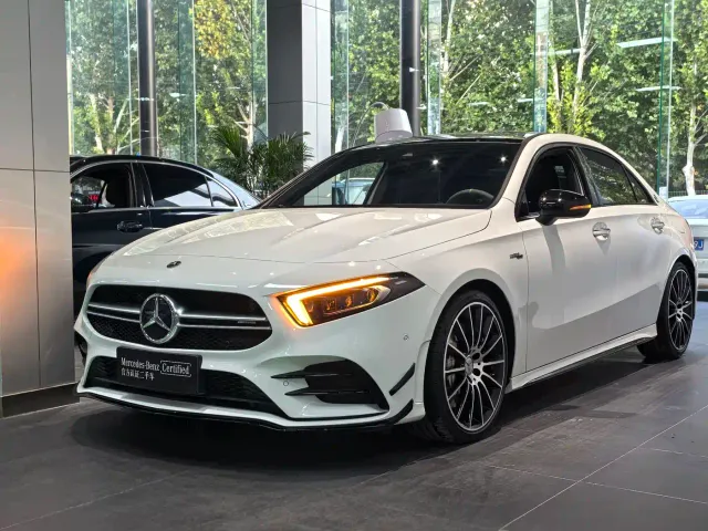 Фотография автомобиля — Mercedes-Benz A-Class AMG